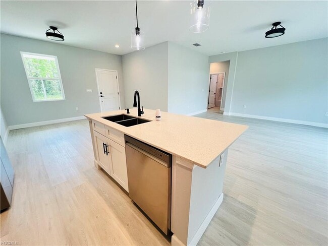 Building Photo - 2718 Helen Cir