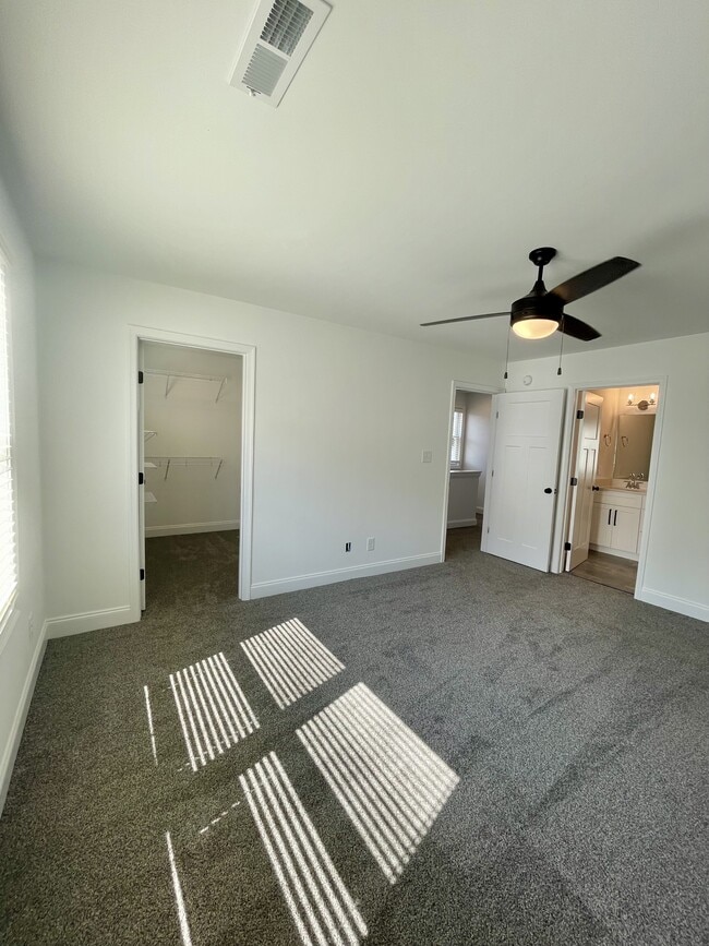 Building Photo - 136 Independence Ln