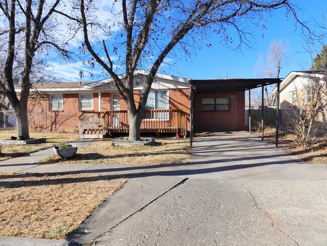Primary Photo - 901 NW 8th Pl