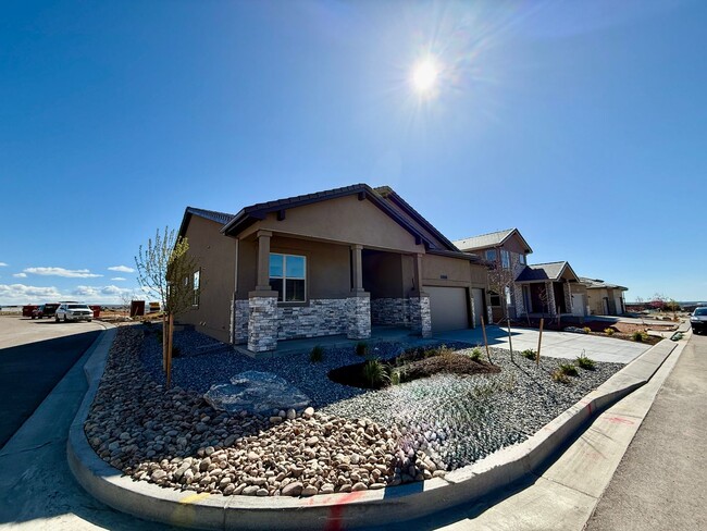 Building Photo - Luxury Living in Kissing Camels – 4 Bed | ...