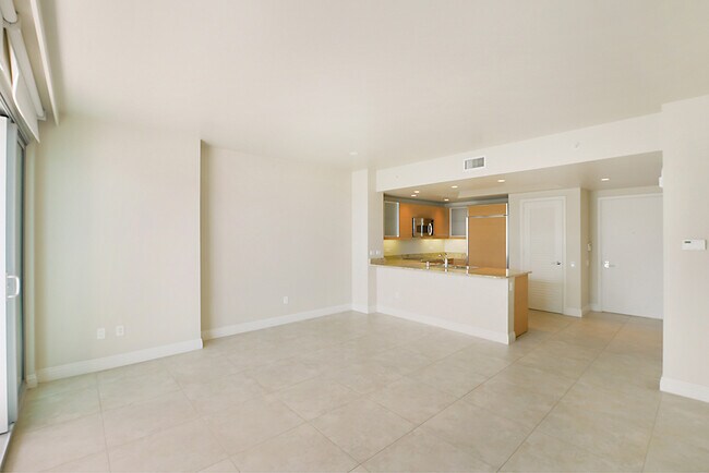 Building Photo - Turnberry Towers 2105W-Stunning City Views...