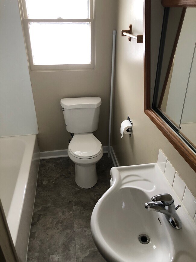 Building Photo - 4305 Sioux Ln