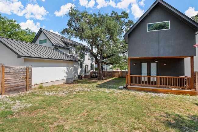 Building Photo - 2810 Oak Springs Dr