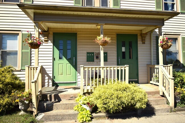 Building Photo - 28 Drive Way