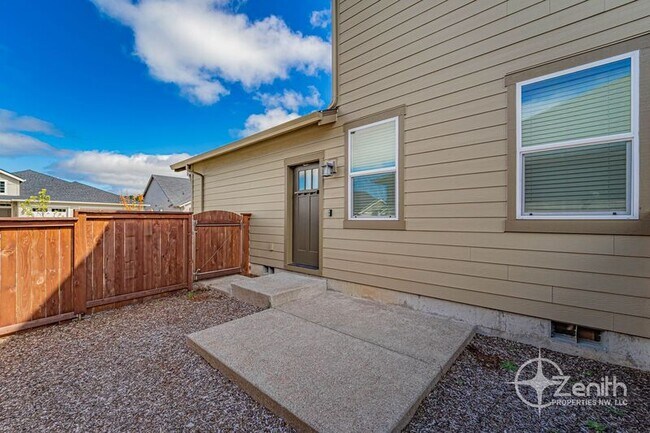 Building Photo - 4837 S 16th Dr
