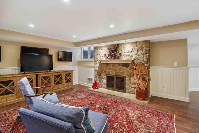 Building Photo - 5969 N Shore Dr