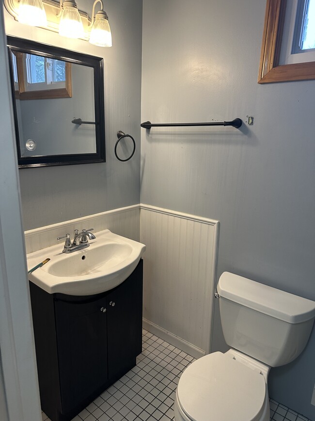 Building Photo - 9 S 160th Ave