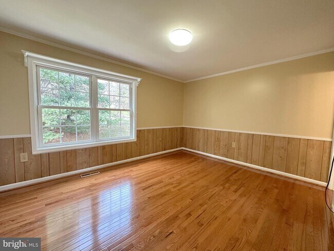 Building Photo - 102 Ridge Ct