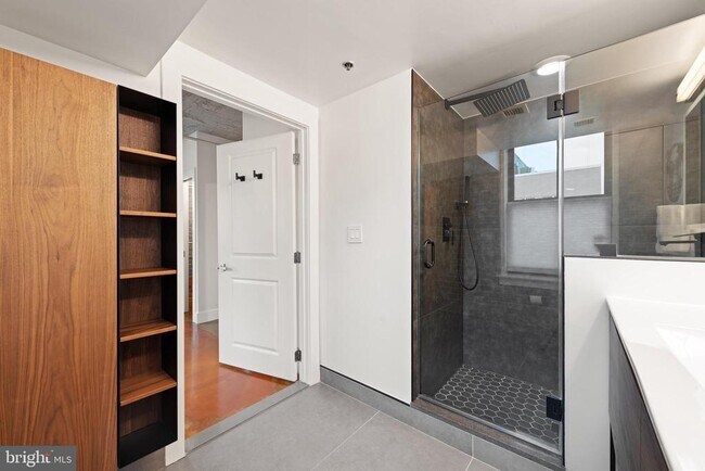 Building Photo - 916 G St NW