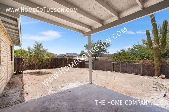 Building Photo - 7441 N Gilbert Pl