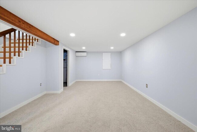 Building Photo - 311 S Buckmarsh St