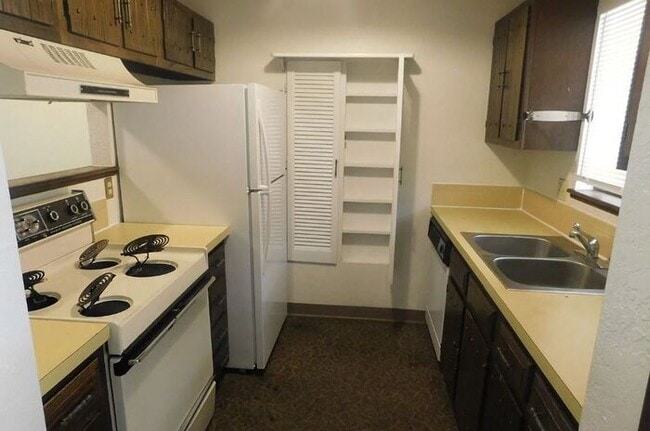 Building Photo - Charming 2-Bed Condo Near CMU & St. Mary’s...