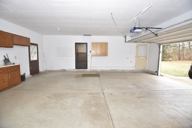 Building Photo - Mishawaka- 3 bedroom Country living near the Main Street Shopping and Edison Lakes business distr...