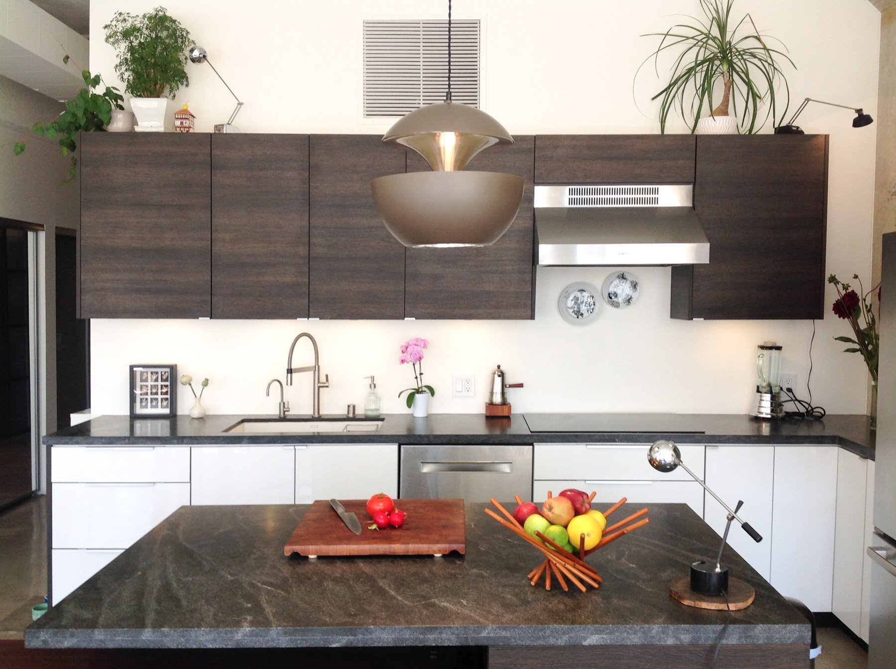 Building Photo - 315 E 8th St