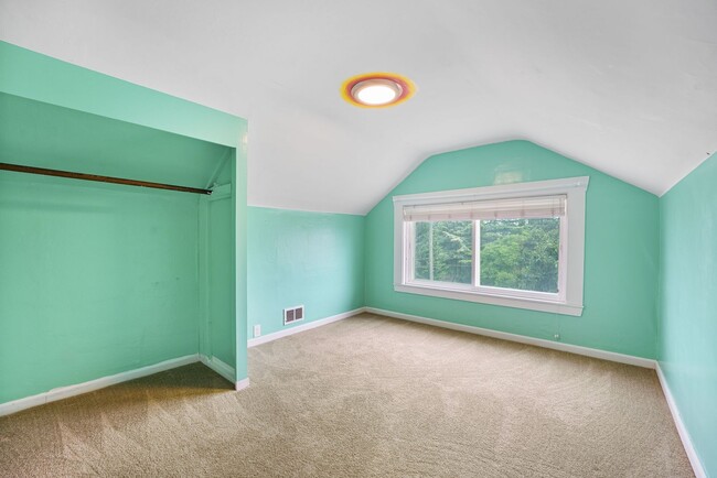 Building Photo - Starburst Craftsman