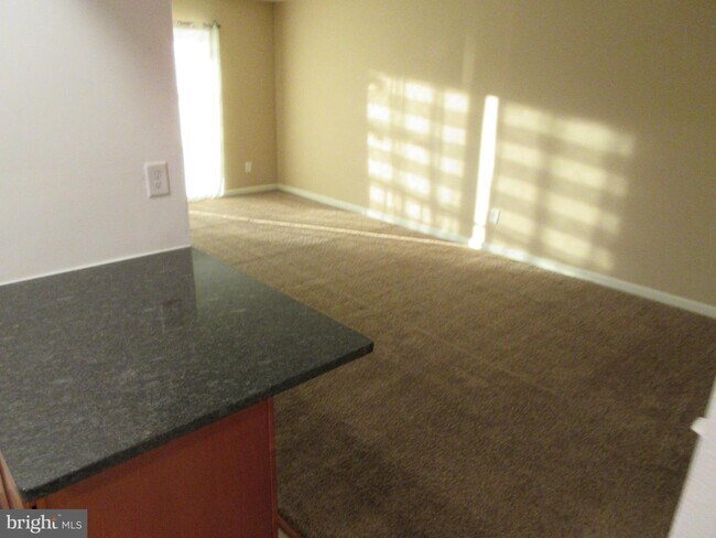 Building Photo - 820A Putnam Blvd