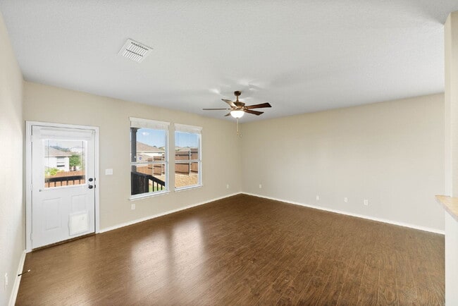 Building Photo - Flexible 5-Bedroom Rental Home in Alamo Ra...