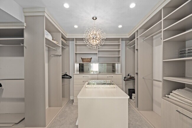 Building Photo - 641 Walther Way