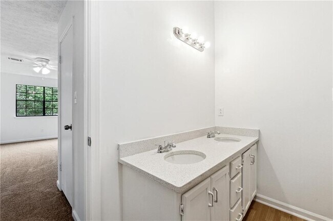 Building Photo - 476 Brookfield Way