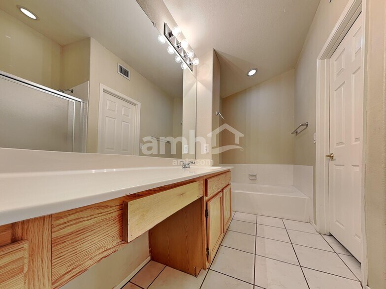 Building Photo - 293 N Slate St