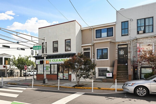 Building Photo - 49A South St