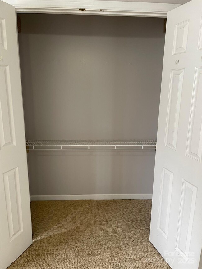 Building Photo - 3823 Thomas Ridge Dr