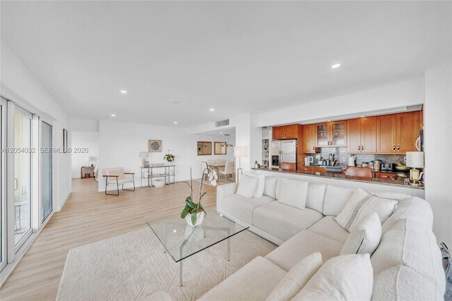Building Photo - 11111 Biscayne Blvd