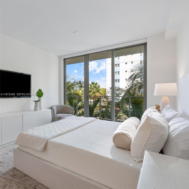 Building Photo - 10281 W Bay Harbor Dr