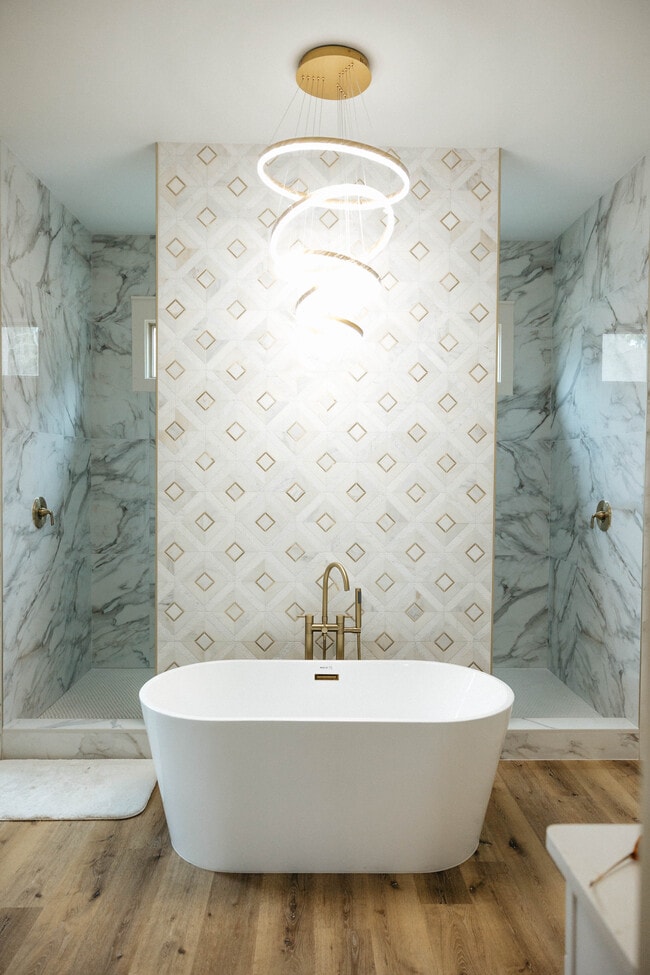 Building Photo - 1031 Pinehurst Dr