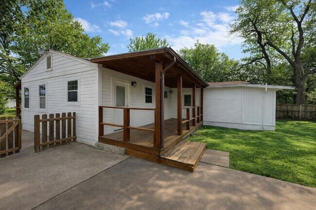 Building Photo - 4611 Milburn Ln