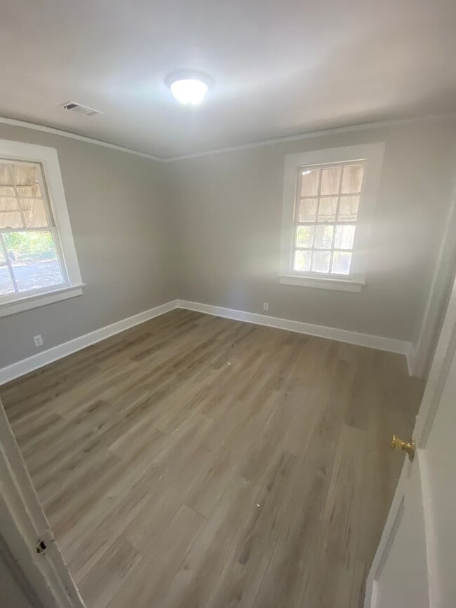 Building Photo - **AVAILABLE NOW**Total Electric 3 Bedroom / 1 Bathroom Home for Rent Near Ft. Benning in Columbus...