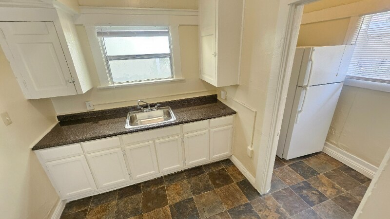 Building Photo - 728 S Carondelet St