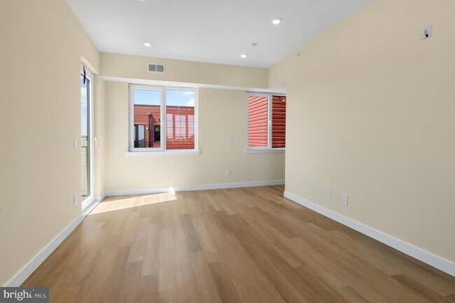 Building Photo - 1701 S 4th St