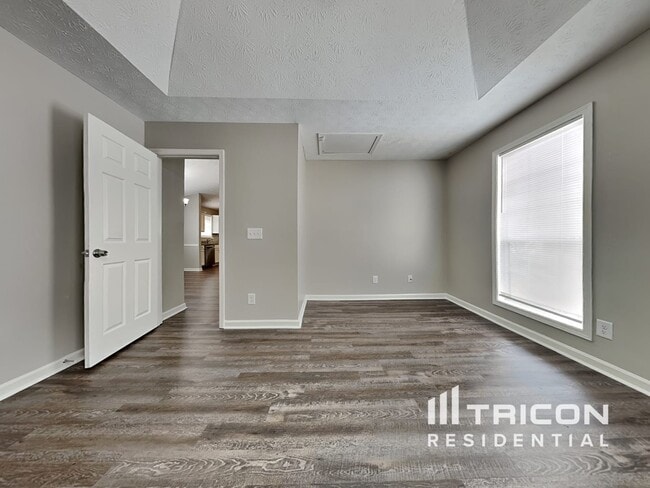 Building Photo - 4194 Riverbank Ct