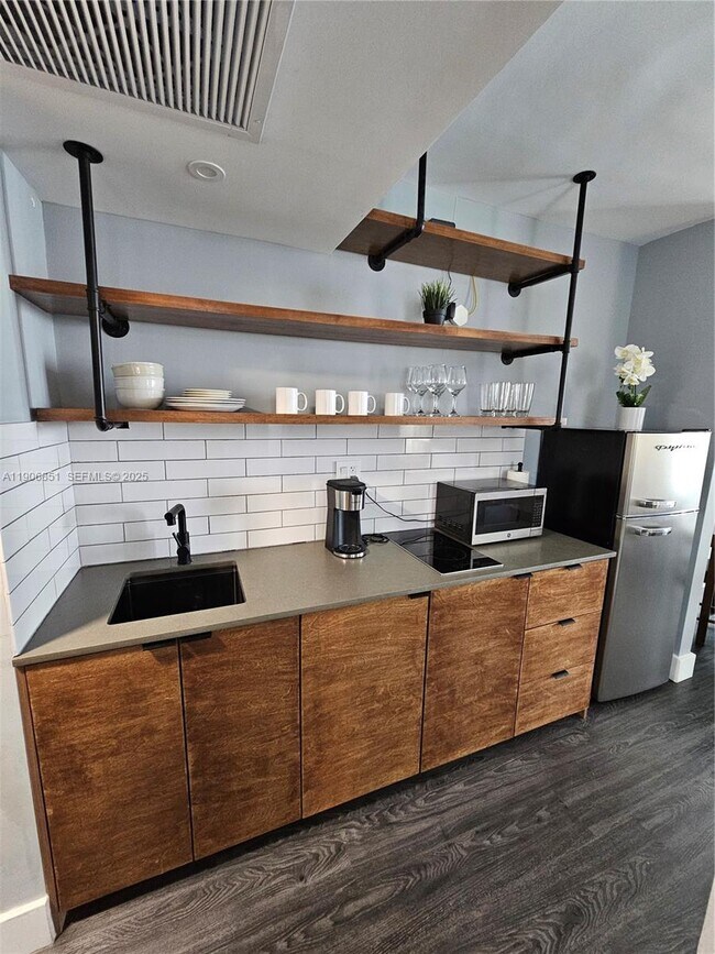 Building Photo - 19201 Collins Ave