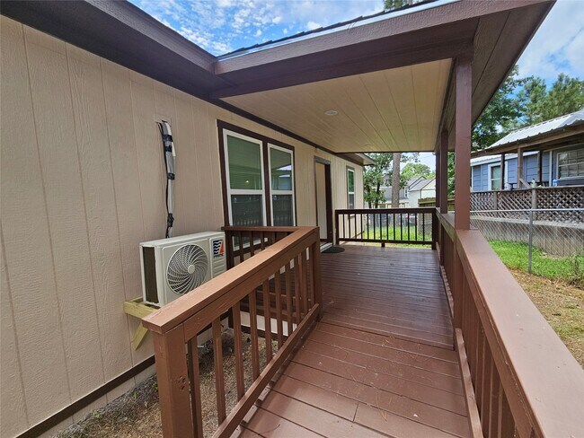 Building Photo - 16974 Balmoral St