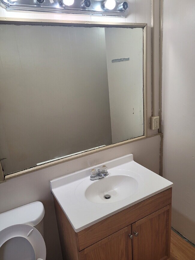 Building Photo - Large Studio Apartment in Washington, PA