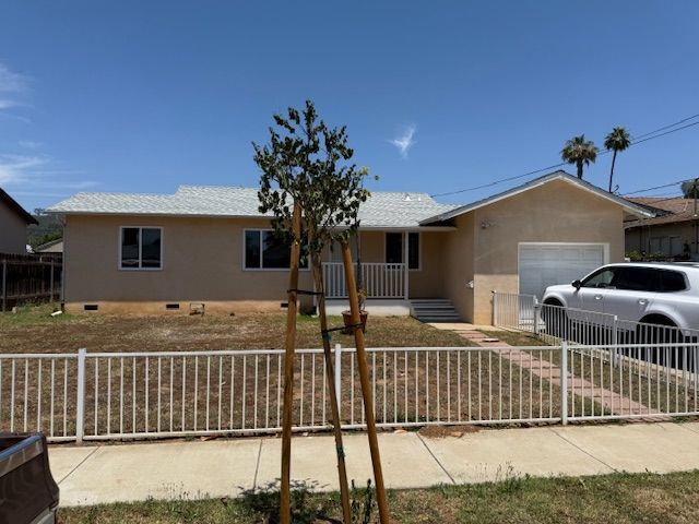 Primary Photo - 930 Goldenrod St