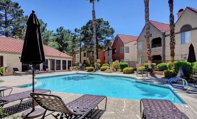 Building Photo - RESORT STYLE LIVING!