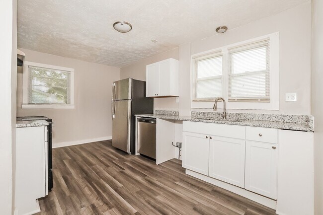 Building Photo - 128 Hollinger Ave