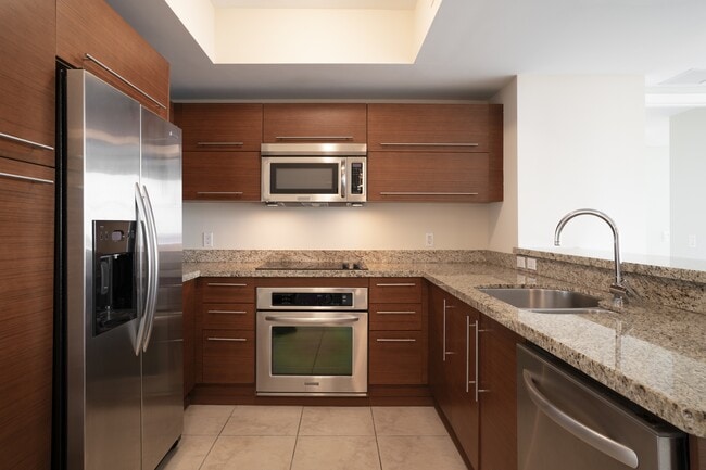 Primary Photo - 2641 N Flamingo Rd