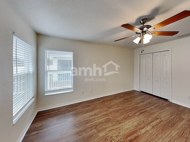 Building Photo - 10126 41st Ct E