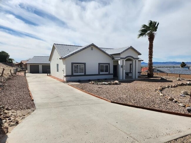 Building Photo - 2036 E Primavera Ln