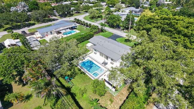 Building Photo - 14220 SW 86th Ave