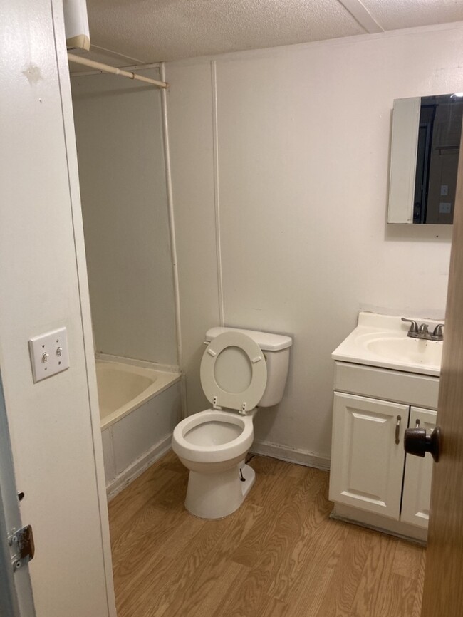Building Photo - Belton Home