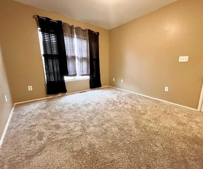 Building Photo - 15650 Stone Crossing Dr