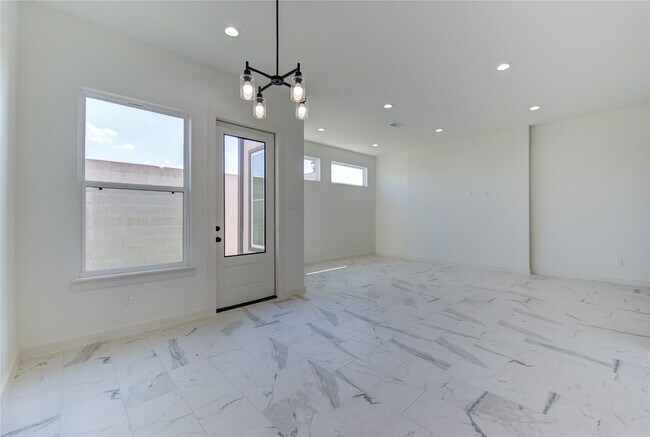 Building Photo - 2914 El Fenice Ln