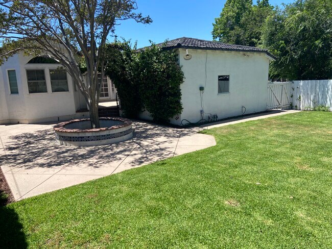 Building Photo - 4322 Elmer Ave