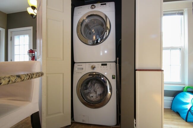 Building Photo - 1315 5th St NE