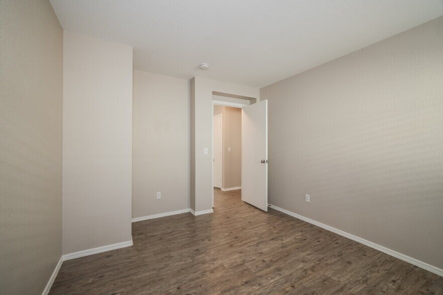 Building Photo - 2879 W Five Mile Peak Dr